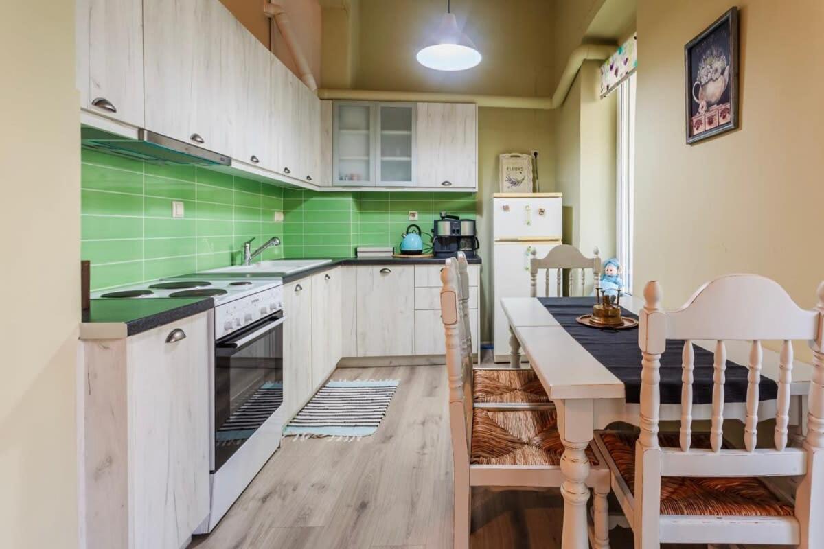 Apartment Rose Nest - Urban Comfy Escape Kalamata
