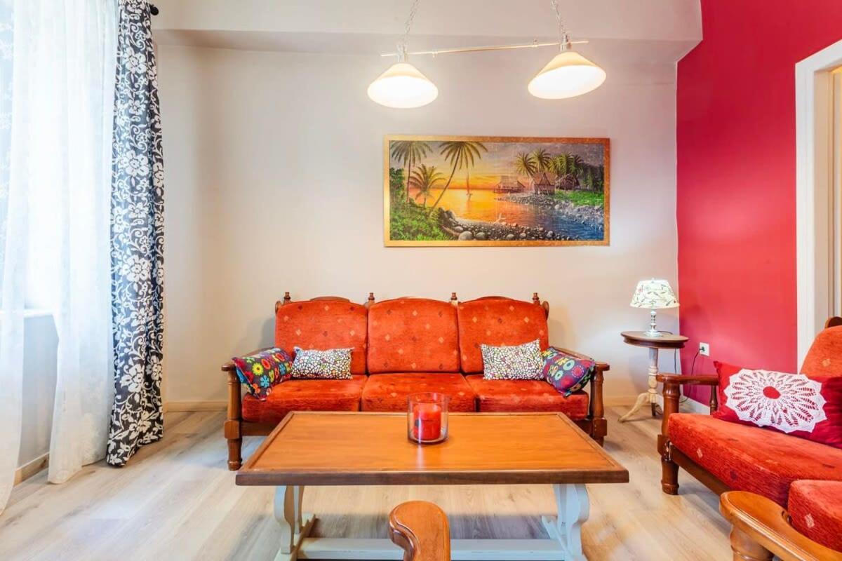 Rose Nest - Urban Comfy Escape Apartment Kalamata
